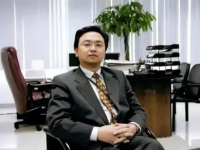 王传福：13岁丧父15岁丧母，嫂子卖嫁妆供上学，百亿身家不忘兄嫂