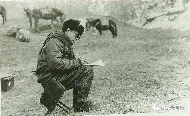 他是八一厂饰演美国人专业户，却是位传奇一生的革命军人、导演