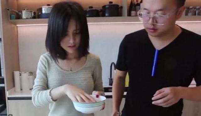 “牛排西施”小霸宠：与二辰炒CP，为了流量无下限，哥哥变老公？