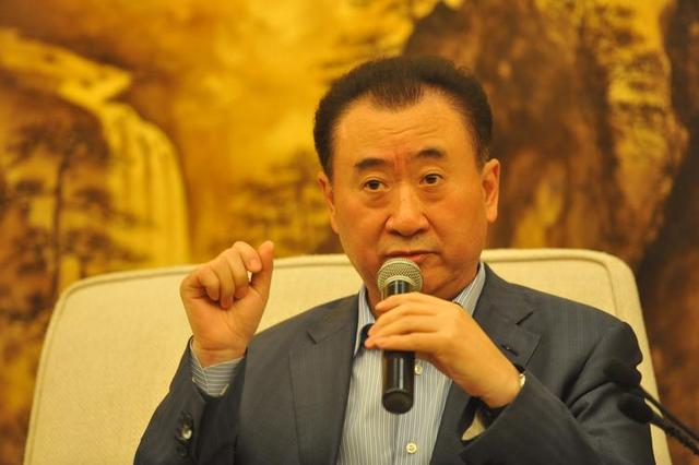 王健林从首富到首负，万达负债4000亿，王老板是如何跌落神坛的？