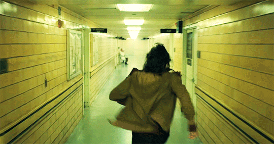 杰昆·菲尼克斯的《小丑》究竟牛在哪，看看这些可怕的细节