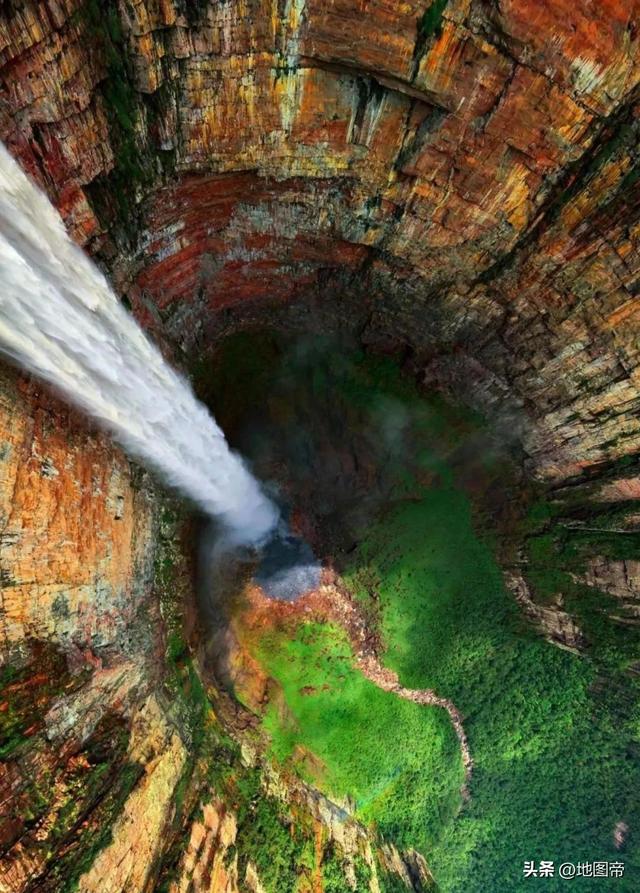 平顶的山脉，是如何形成的？面积相当于新加坡