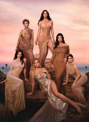 卡戴珊家族(卡戴珊家族：娱乐圈的流量巨头，如何用“家族效应”制霸全球？)