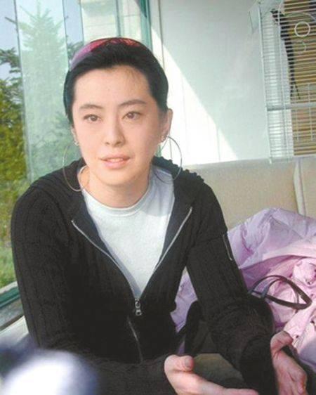 王祖贤正面照曝光一代女神现状如何 王祖贤林建岳情史回顾