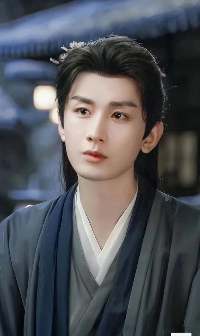 陈晓怎么都想不到，当初身边的小跟班，如今已成了古装“顶流”