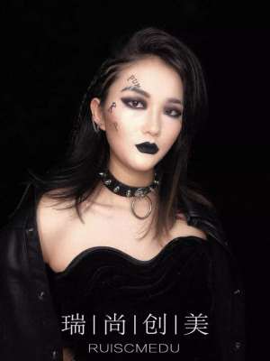 非主流妆(这款另类的朋克妆太酷了，看完我也想试试)