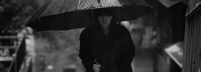 杨幂新电影演反派女一，抽烟打戏样样带感，可惜眼窝深陷显老态