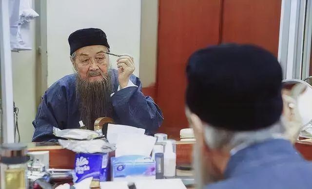 蓝天野：前半生是地下尖兵，后半生是戏剧演员，94岁获七一勋章