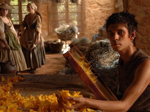 《香水》：嗅觉天才26场“香艳”谋杀，揭开资本追逐下的人性虚无