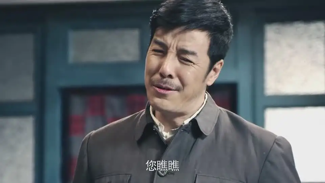 海一天夫妇同游故宫大秀恩爱!老婆穿紧身背心,白皙丰腴美腿瞩目