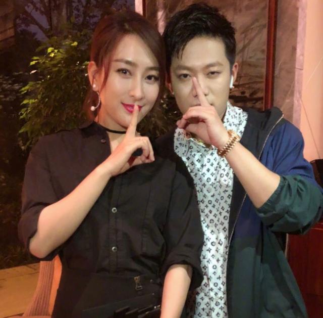 女星李小璐的出轨行为极其恶劣，跟自己干弟弟偷情，夜夜笙歌！