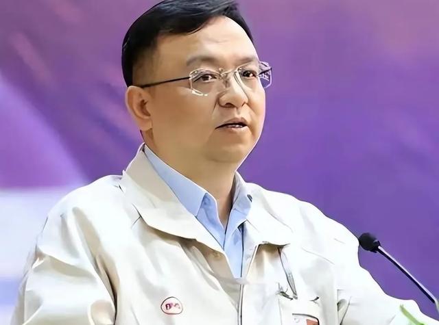 王传福：15岁成孤儿，靠嫂子卖嫁妆读书，成总裁后把嫂子宠成公主