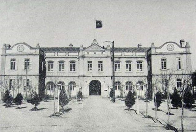 走向立宪还是走向共和？清朝最后十年，意见相左的两派为何携手？