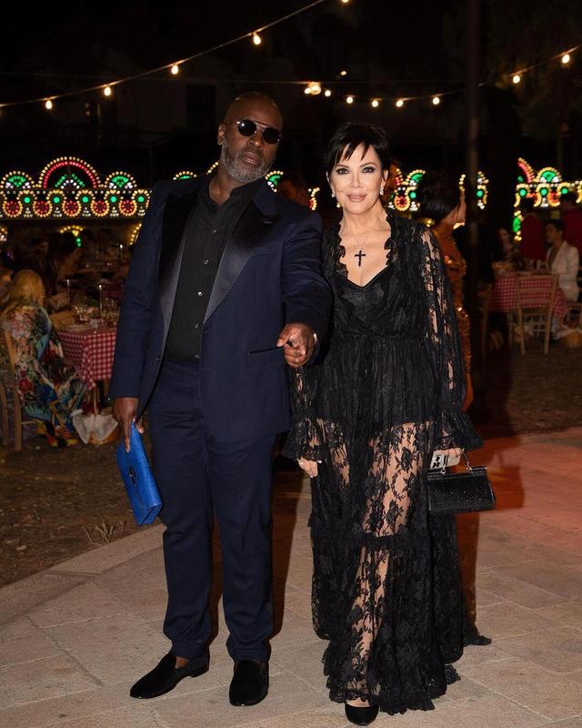 卡戴珊家族：娱乐圈的流量巨头，如何用“家族效应”制霸全球？