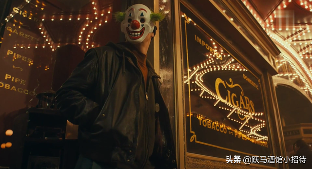杰昆·菲尼克斯的《小丑》究竟牛在哪，看看这些可怕的细节