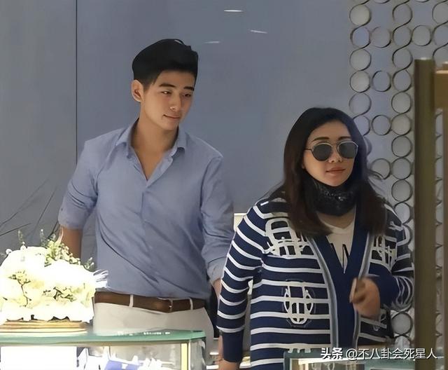 ​从家世实力到婚礼，赌王的明星女婿窦骁，都输给了四房的平民女婿