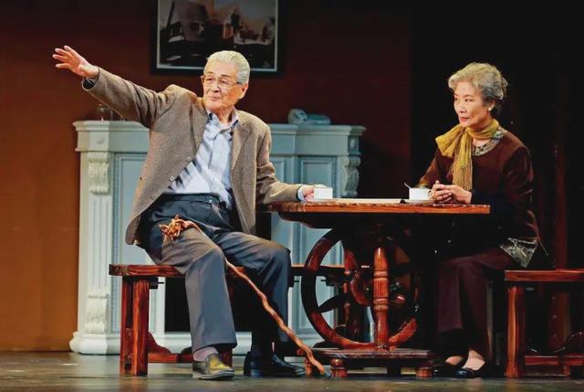 蓝天野：前半生是地下尖兵，后半生是戏剧演员，94岁获七一勋章