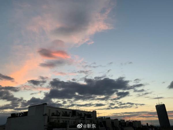 靳东分享俩儿子日常，小儿子会喊爸爸了，大儿子长大了会拍照