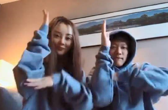 女星李小璐的出轨行为极其恶劣，跟自己干弟弟偷情，夜夜笙歌！