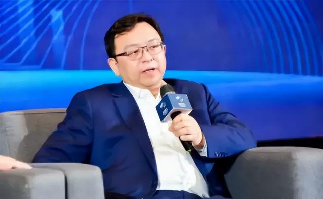 王传福：13岁丧父15岁丧母，嫂子卖嫁妆供上学，百亿身家不忘兄嫂