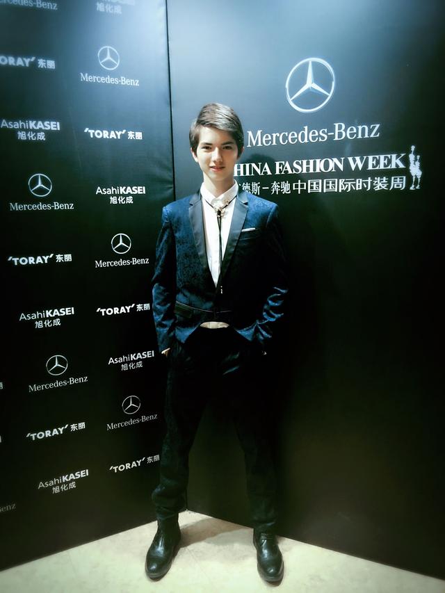 郭敬明捧火了小宫洺 张汉盛惊艳亮相国际时装周