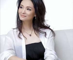 青岛美女(嫁大18岁的凌峰，婚后丈夫不给生活费，青岛美女的贺顺顺图什么)