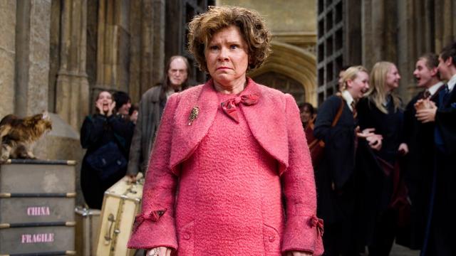 《哈利波特与凤凰社》重映，乌姆里奇是如何一步步控制霍格沃兹的