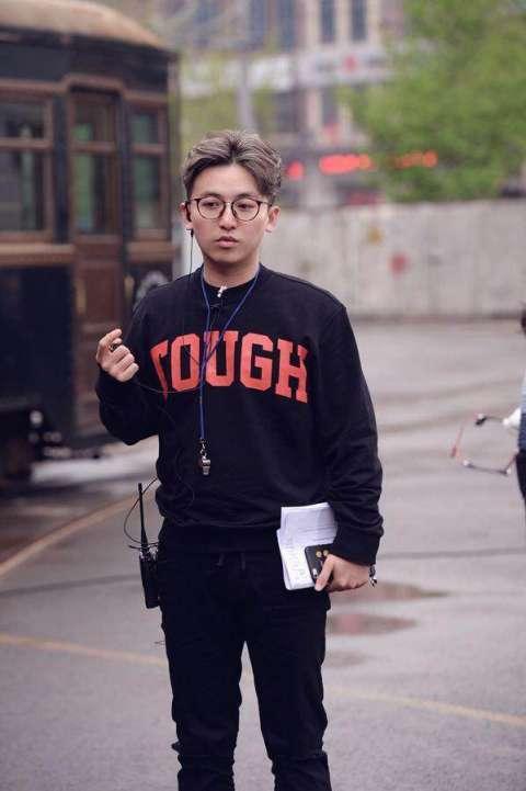 跑男结束了，没想到却红了总导演，居然还是一个88年的帅小伙，出乎意料……