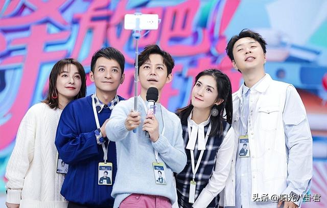 大瓜！新人女主持遭湖南卫视打码，被曝高调交往许嵩，刚红就出走