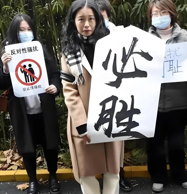 央视主持朱军罕见露面，断崖式衰老令人唏嘘，赢了官司事业却毁了