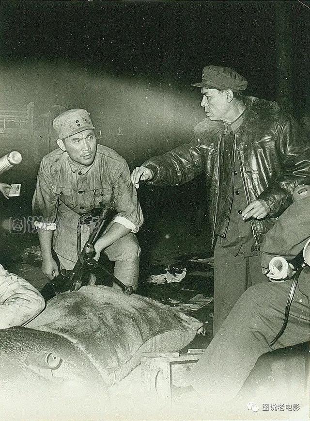 他是八一厂饰演美国人专业户，却是位传奇一生的革命军人、导演