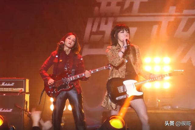 《摇滚狂花》中前狂花乐队成员都有谁？认出了姚晨，没认出代乐乐