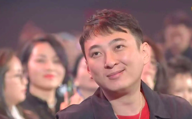 揭露真实的王思聪，舔狗的生活很接地气，喝酒爱划拳，喜欢凑热闹