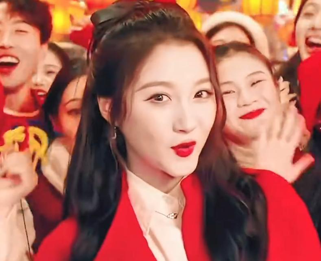 春晚众星怼脸状态：王菲大粗眉抢镜，宋佳腮红过重，关晓彤肿了