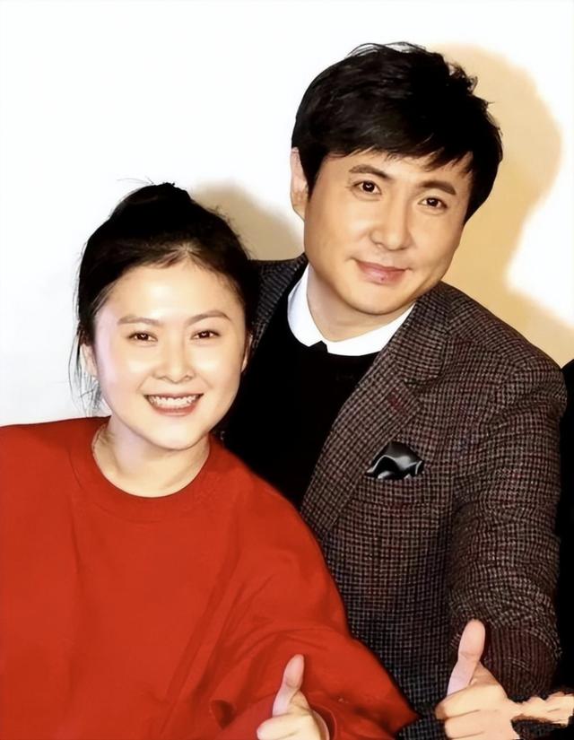 以为是夫妻实则只是搭档，如此默契难怪大众会有错觉