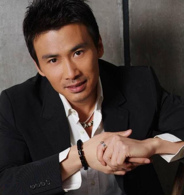 柳云龙妻子承认已离婚,公开婚变内情惹唏嘘,公司已转到杨健名下