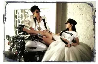 “四爷”“若曦”现代婚纱照曝光 还有那个抢镜的打底裤你给几分