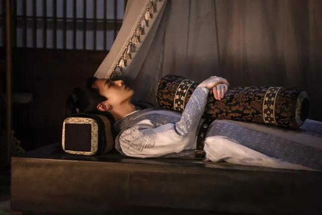 白敬亭演顾南衣被赞“神仙选角”，颜值高就适合演古装剧吗？