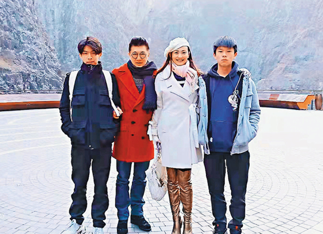 70岁港星定居内地近况，二婚娶小21岁娇妻，开店卖烧鹅粉身家过亿