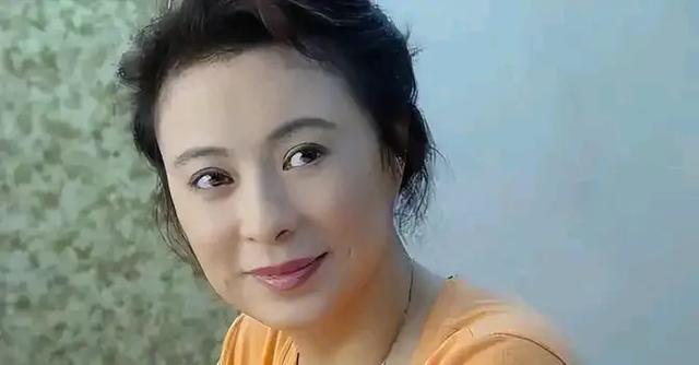 刘佳：嫁富商丈夫，婚后浪漫贴心，与儿子处成朋友