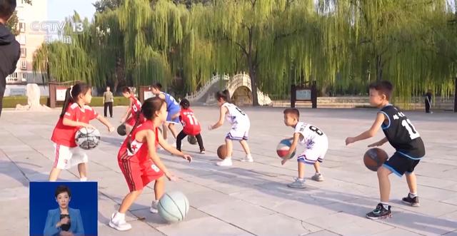 17年为4000多个孩子篮球启蒙 他用行动传递热爱