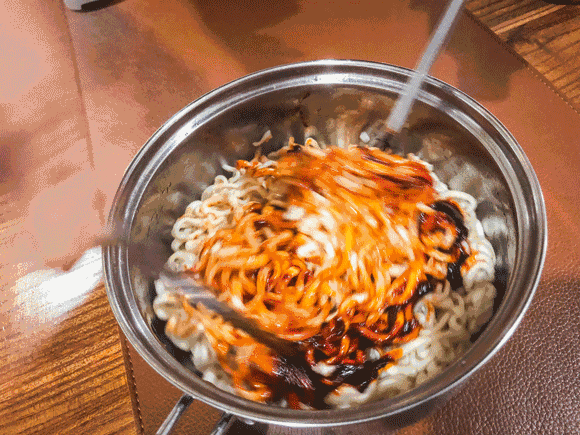 风靡一时的火鸡面为什么大受追捧？是追求刺激还是真的美味？