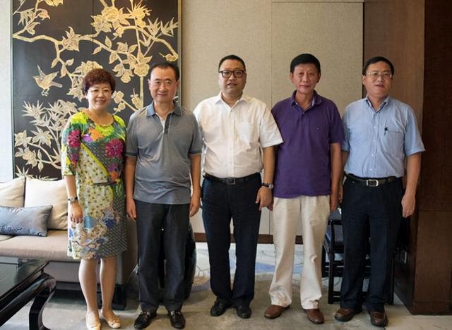 王健林背后大靠山，花24亿建座酒店送妻子，堪称辽宁真正的首富