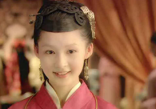 李沁撤单身声明被疑脱单，杨洋成怀疑对象，两人青涩过往确实很甜