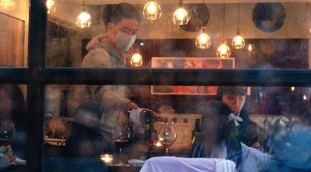 5岁霍小茹近况，暴风抽高似花仙子，人小鬼大学霍建华给妈妈敬酒