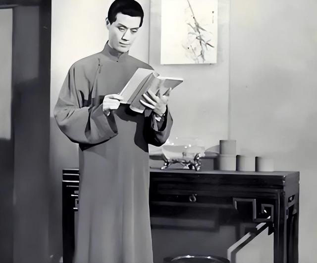 蓝天野：前半生是地下尖兵，后半生是戏剧演员，94岁获七一勋章