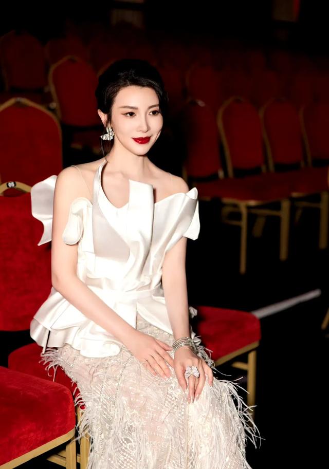 张国民：娶圈外妻子，婚后生一女，女儿也是演员