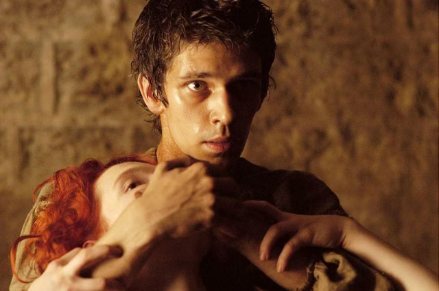 《香水》：嗅觉天才26场“香艳”谋杀，揭开资本追逐下的人性虚无