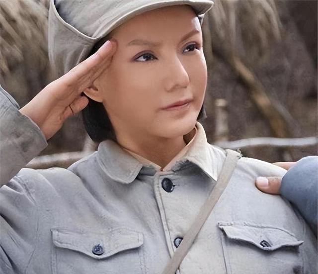 魔鬼身材彭丹，被称三级片“波神”，却转型为国际经济研究院院长