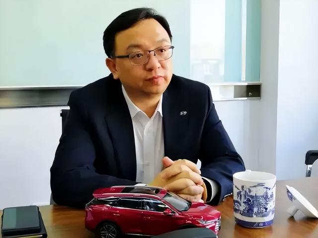 王传福：13岁丧父15岁丧母，嫂子卖嫁妆供上学，百亿身家不忘兄嫂